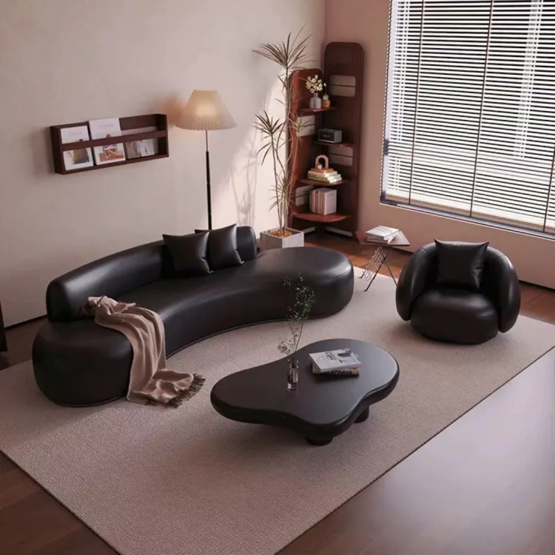Zakrzywiona sofa do małego mie – Office Tech Room recenzja i cena
